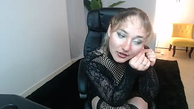 Snapshot of Crystal-dreamt chatting on February 11, 2026, 9:53 am Crystal-dreamt online show from February 11, 2026, 9:53 am