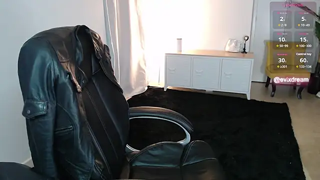 Crystal-dreamt online show from April 15, 2026, 9:59 am