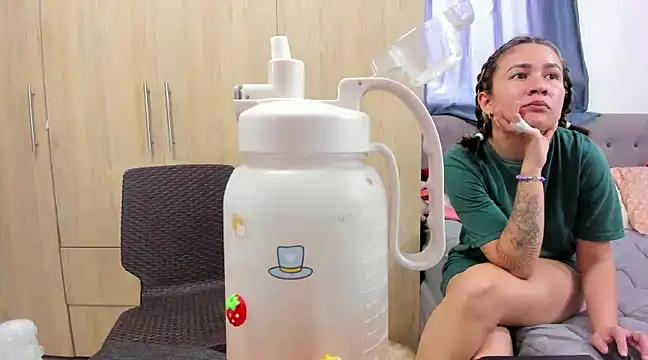 Snapshot of andreita_trujillos chatting on December 18, 2024, 7:52 pm andreita trujillos online show from December 18, 2024, 7:52 pm