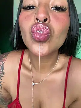 Snapshot of meganjames1 chatting on July 24, 2026, 12:17 am meganjames1 online show from July 24, 2026, 12:17 am