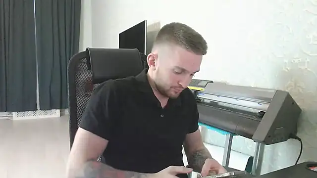 Marselle Laker online show from November 12, 2025, 1:48 pm