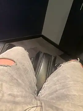 luay187 online show from April 5, 2026, 4:57 pm