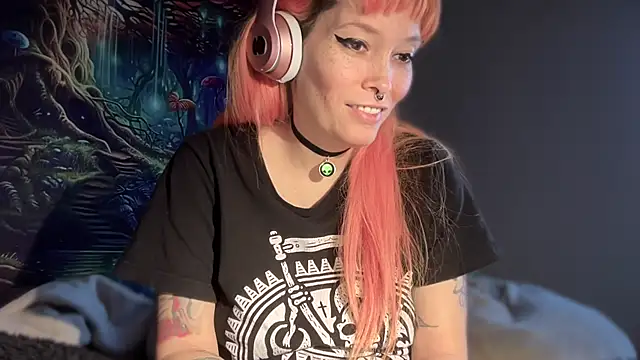 Snapshot of FRRANNKIE chatting on December 22, 2025, 4:51 pm FRRANNKIE online show from December 22, 2025, 4:51 pm