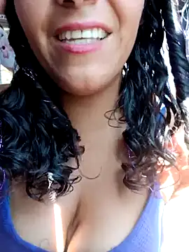 Snapshot of Morenitha-XXX chatting on April 1, 2026, 6:27 pm Morenitha-XXX online show from April 1, 2026, 6:27 pm
