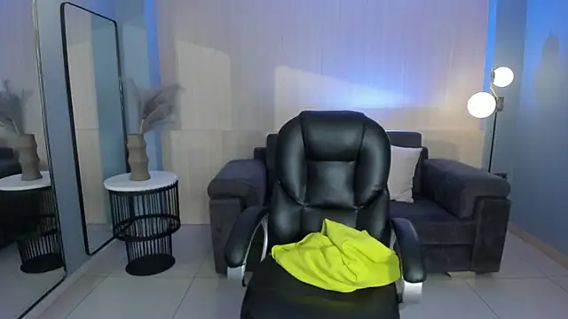 DannaCruz online show from January 12, 2026, 7:42 pm