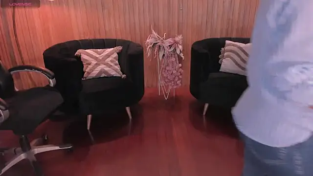 Snapshot of BiancaPierce chatting on December 1, 2025, 11:44 am BiancaPierce online show from December 1, 2025, 11:44 am