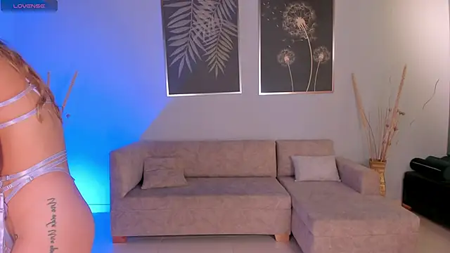 Snapshot of BiancaPierce chatting on November 14, 2025, 12:09 pm BiancaPierce online show from November 14, 2025, 12:09 pm