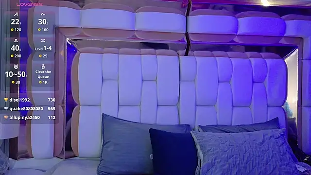 valkiria moore online show from November 6, 2025, 7:51 pm