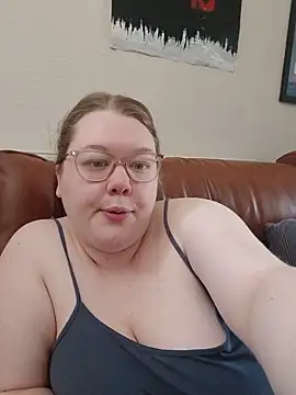 Snapshot of Sexycurvyemilyy chatting on July 11, 2026, 1:33 pm Sexycurvyemilyy online show from July 11, 2026, 1:33 pm