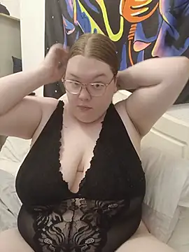 Snapshot of Sexycurvyemilyy chatting on July 24, 2026, 9:44 pm Sexycurvyemilyy online show from July 24, 2026, 9:44 pm