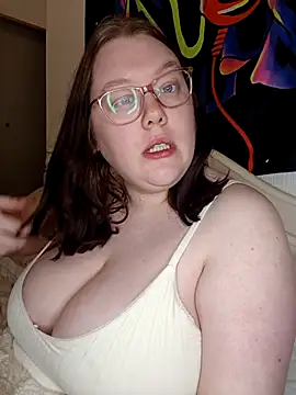 Sexycurvyemilyy online show from April 21, 2026, 8:48 pm