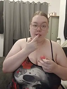 Snapshot of Sexycurvyemilyy chatting on June 20, 2026, 9:20 pm Sexycurvyemilyy online show from June 20, 2026, 9:20 pm