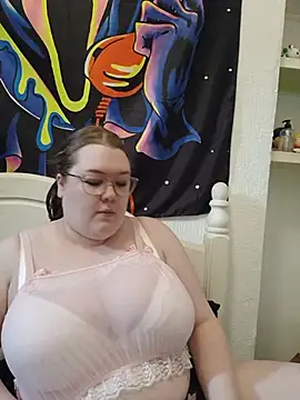 Snapshot of Sexycurvyemilyy chatting on June 21, 2026, 4:57 pm Sexycurvyemilyy online show from June 21, 2026, 4:57 pm