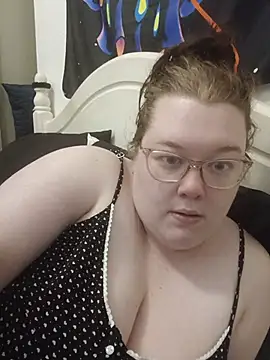Snapshot of Sexycurvyemilyy chatting on June 27, 2026, 9:21 pm Sexycurvyemilyy online show from June 27, 2026, 9:21 pm