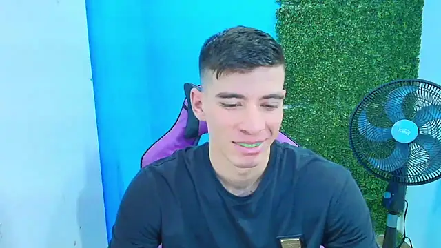 Snapshot of DEIBY_BABY chatting on February 11, 2025, 9:25 pm DEIBY BABY online show from February 11, 2025, 9:25 pm