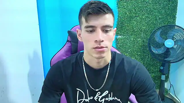 Snapshot of DEIBY_BABY chatting on February 3, 2025, 8:24 pm DEIBY BABY online show from February 3, 2025, 8:24 pm