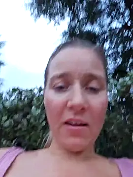 SkyelarSommer online show from October 19, 2025, 10:45 pm