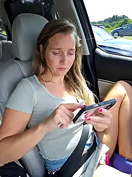 SkyelarSommer online show from October 1, 2025, 6:23 pm