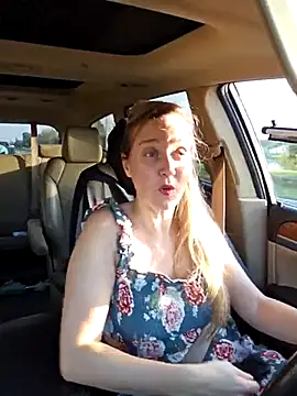 SkyelarSommer online show from March 5, 2025, 10:32 pm