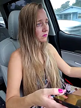 SkyelarSommer online show from October 4, 2025, 8:10 pm