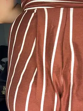 SkyelarSommer online show from October 16, 2025, 4:48 pm