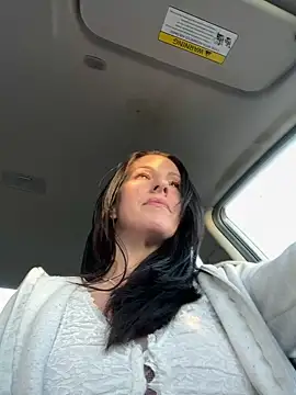 DominiqueX0 online show from February 4, 2026, 9:32 pm