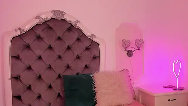 Snapshot of Victoria_Watsson chatting on March 17, 2025, 7:48 pm Victoria Watsson online show from March 17, 2025, 7:48 pm