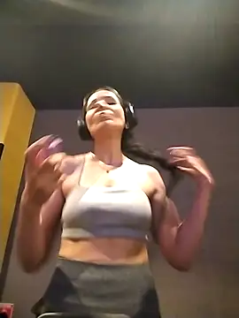 Snapshot of LissaThompsom chatting on December 19, 2025, 12:07 pm LissaThompsom online show from December 19, 2025, 12:07 pm