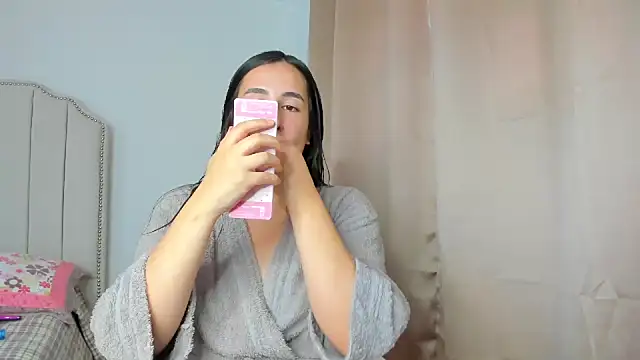 Snapshot of Hanna86 chatting on November 20, 2025, 5:24 pm Hanna86 online show from November 20, 2025, 5:24 pm