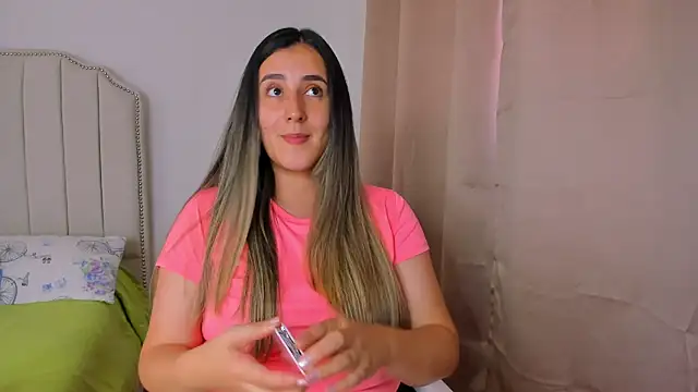 Snapshot of Hanna86 chatting on November 12, 2025, 8:01 pm Hanna86 online show from November 12, 2025, 8:01 pm