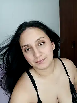 Snapshot of Angeelus2 chatting on October 30, 2025, 5:21 pm Angeelus2 online show from October 30, 2025, 5:21 pm