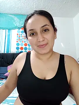 Snapshot of Angeelus2 chatting on March 6, 2025, 5:33 pm Angeelus2 online show from March 6, 2025, 5:33 pm