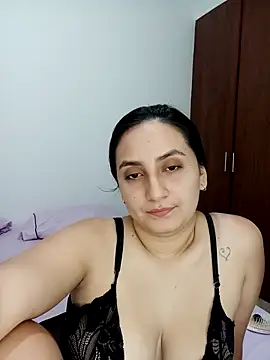 Snapshot of Angeelus2 chatting on October 10, 2025, 9:37 pm Angeelus2 online show from October 10, 2025, 9:37 pm