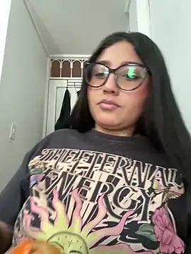 Snapshot of croftsmila chatting on November 17, 2025, 8:46 pm croftsmila online show from November 17, 2025, 8:46 pm