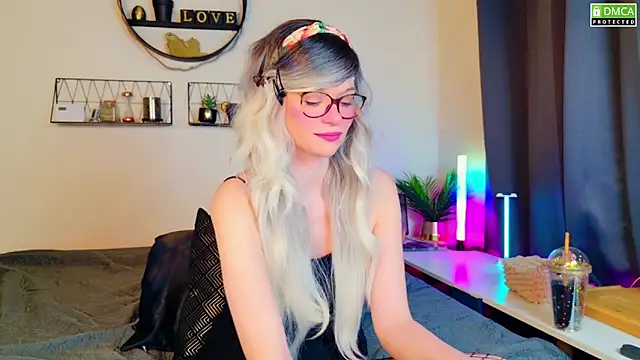 Snapshot of Kittychatte chatting on February 23, 2025, 7:44 am Kittychatte online show from February 23, 2025, 7:44 am