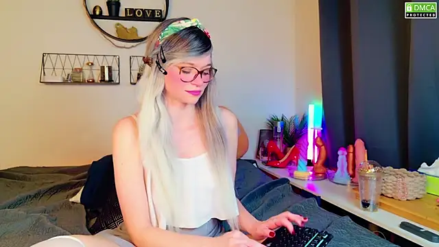 Snapshot of Kittychatte chatting on March 13, 2025, 8:54 pm Kittychatte online show from March 13, 2025, 8:54 pm