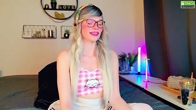 Snapshot of Kittychatte chatting on March 18, 2025, 8:16 pm Kittychatte online show from March 18, 2025, 8:16 pm