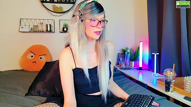 Snapshot of Kittychatte chatting on February 13, 2025, 8:45 pm Kittychatte online show from February 13, 2025, 8:45 pm