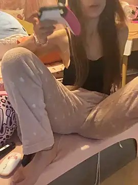 Snapshot of LaPetitechienne1 chatting on March 15, 2025, 7:27 pm LaPetitechienne1 online show from March 15, 2025, 7:27 pm