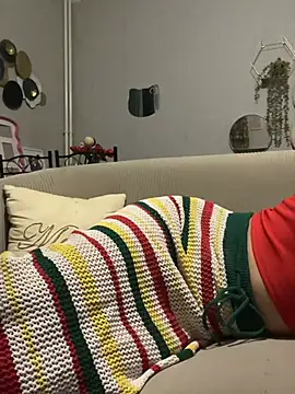 LaPetitechienne1 online show from April 18, 2026, 7:58 pm