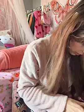 Snapshot of LaPetitechienne1 chatting on March 18, 2025, 12:17 pm LaPetitechienne1 online show from March 18, 2025, 12:17 pm