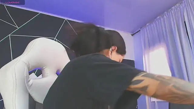 farichell online show from December 3, 2025, 8:08 pm