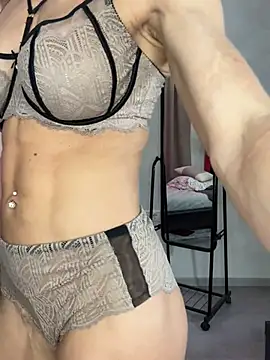 Snapshot of Milf_Tea chatting on February 26, 2025, 4:19 am Milf Tea online show from February 26, 2025, 4:19 am