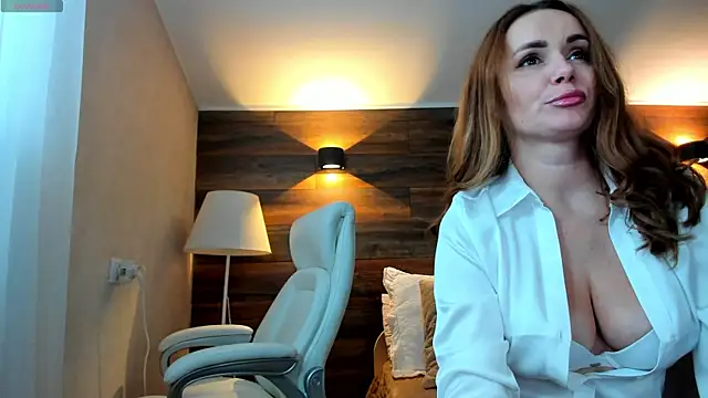 Snapshot of Your_Wet_Desire chatting on February 28, 2025, 6:32 am Your Wet Desire online show from February 28, 2025, 6:32 am