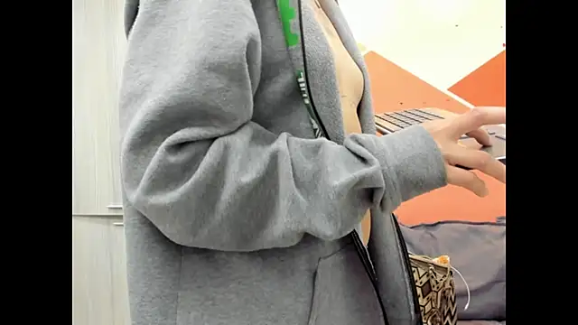 Mhelanny2 online show from October 10, 2025, 7:25 pm