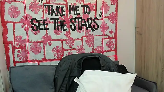 Mhelanny2 online show from March 5, 2025, 8:10 am