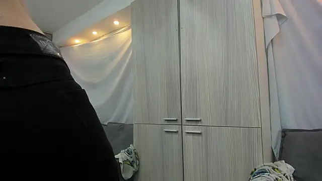 Snapshot of Mhelanny2 chatting on February 18, 2026, 6:15 pm Mhelanny2 online show from February 18, 2026, 6:15 pm