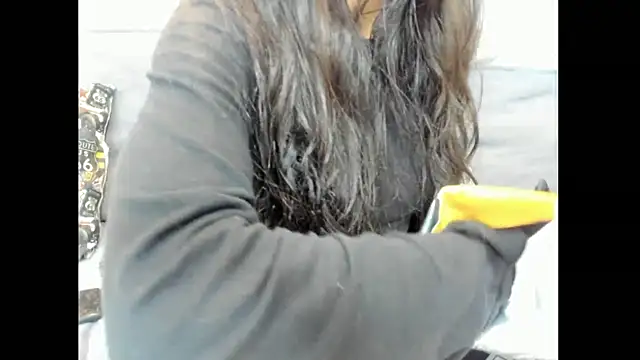 Snapshot of Mhelanny2 chatting on January 9, 2026, 11:44 pm Mhelanny2 online show from January 9, 2026, 11:44 pm