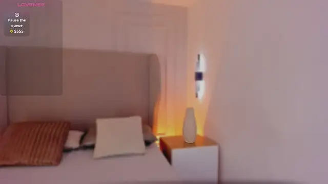 Snapshot of luisah_ chatting on December 16, 2025, 8:24 pm luisah online show from December 16, 2025, 8:24 pm