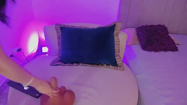 luisah  online show from March 24, 2026, 8:20 pm